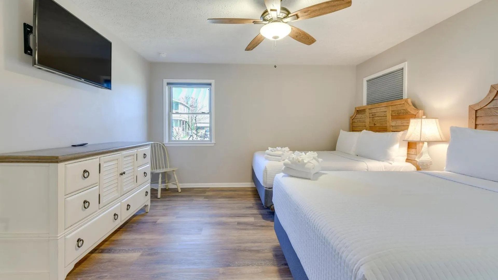 Walk To Gulf Tranquil Home With Yard In Pcb! Panama City Beach Semesterbostad