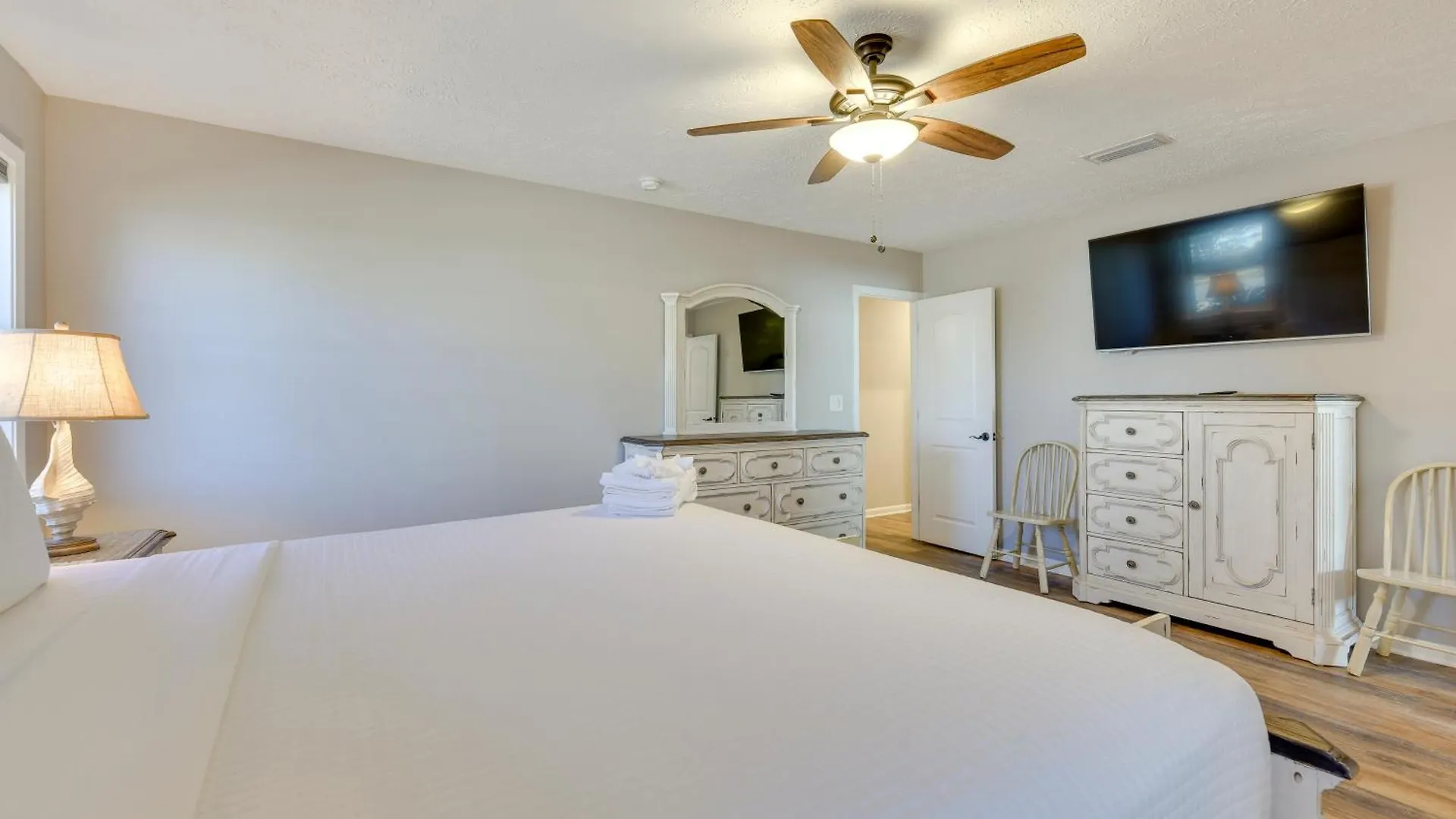 Walk To Gulf Tranquil Home With Yard In Pcb! Panama City Beach