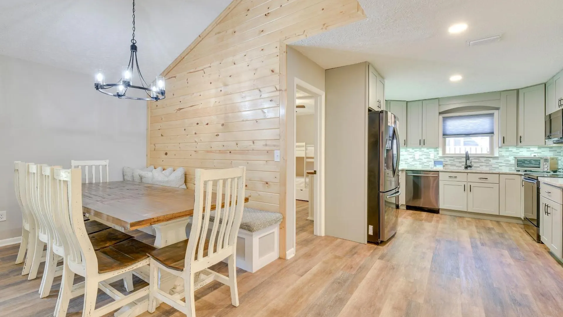 Semesterbostad Walk To Gulf Tranquil Home With Yard In Pcb! Panama City Beach