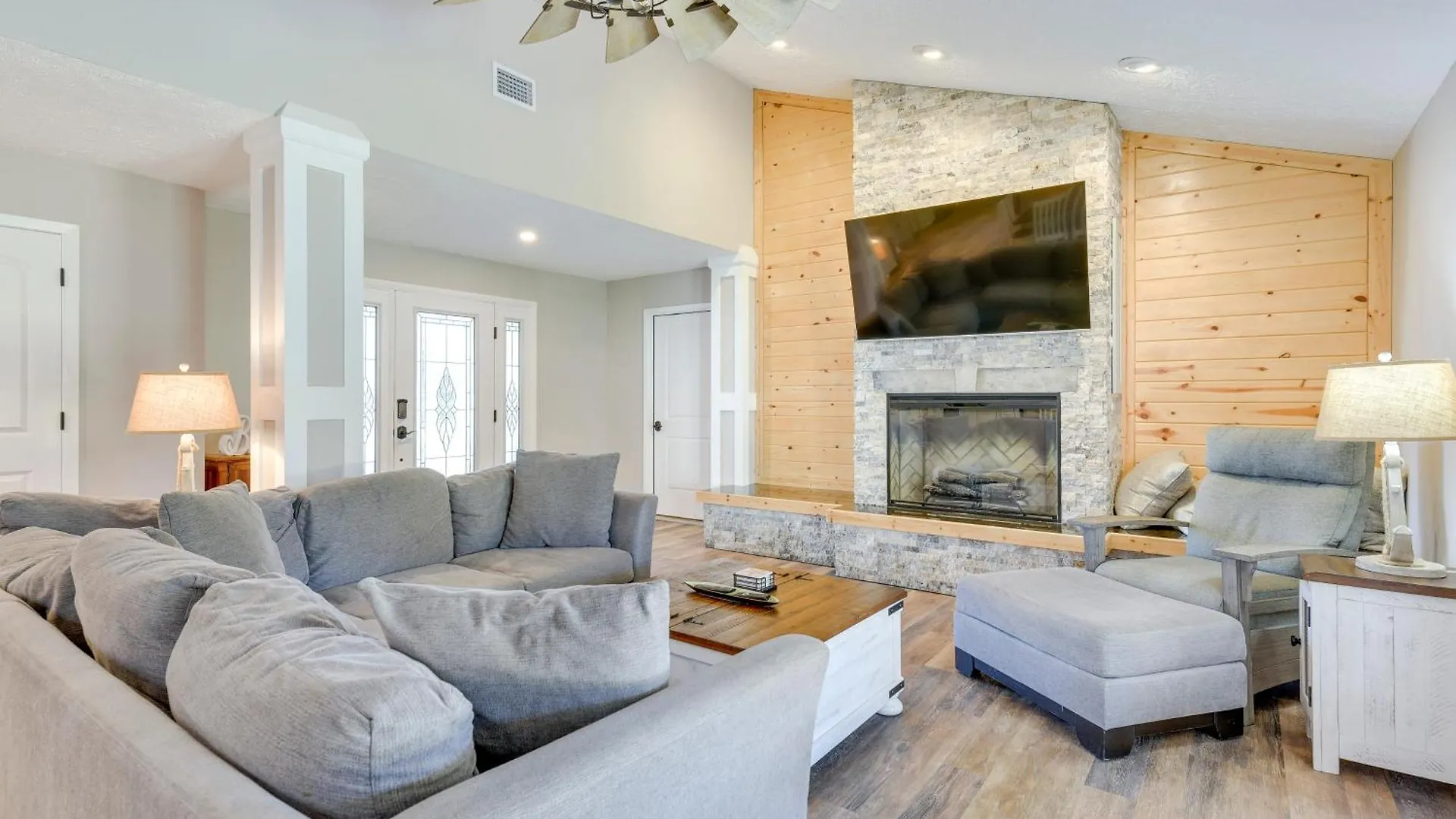 Semesterbostad Walk To Gulf Tranquil Home With Yard In Pcb! Panama City Beach